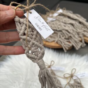 macrame sleutelhanger met etiketje
